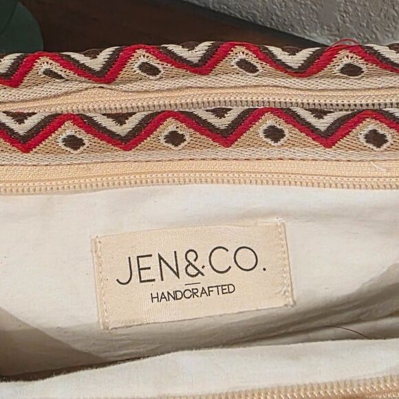 Jen & Co Emberlyn Triangular Pouch - Picture 6 of 6